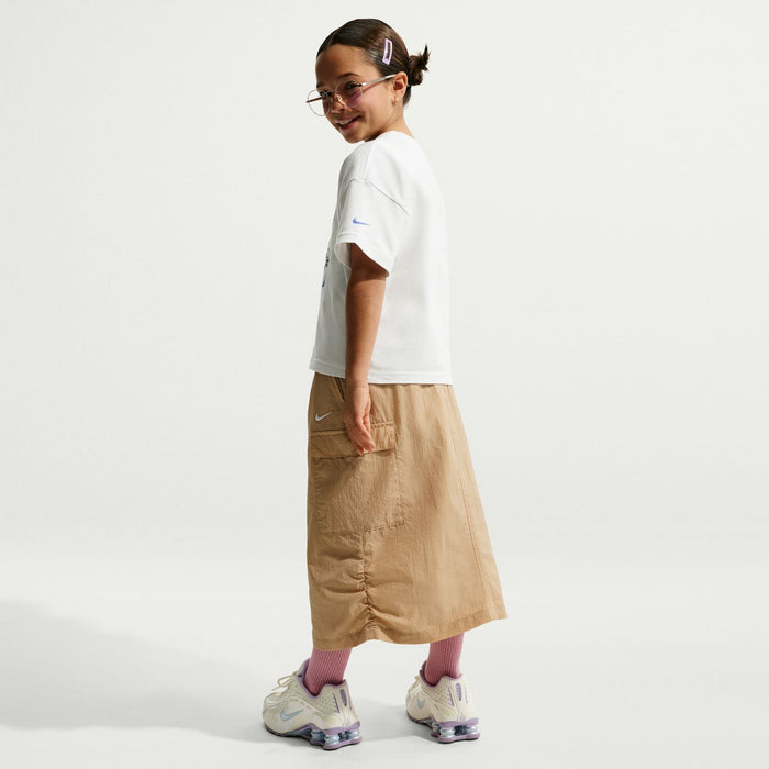 Youth boxy T-shirt in white, blue swoosh on sleeve, crew neck