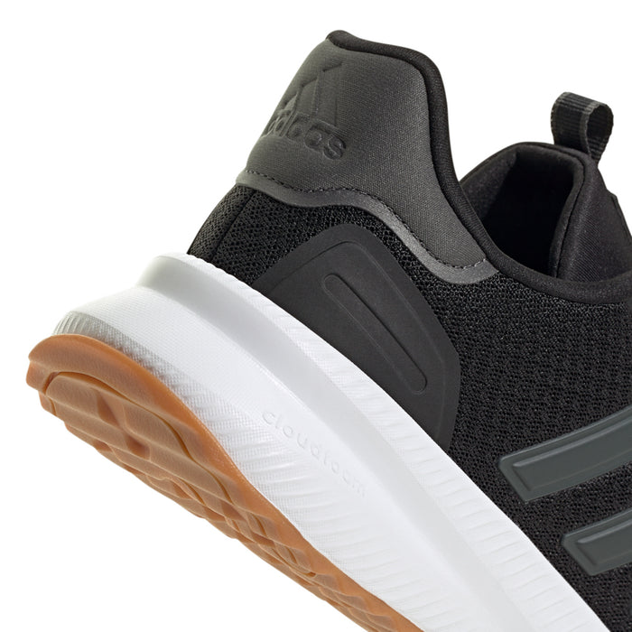 Men's wide running shoes, black heel close-up with cushioned collar and white midsole