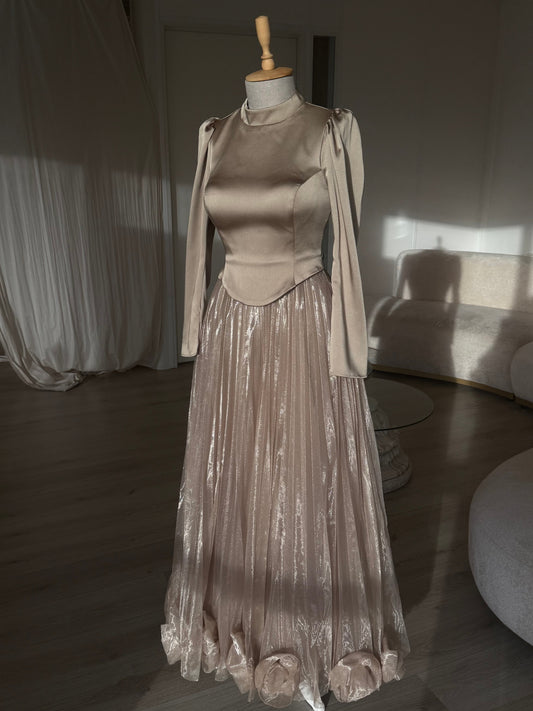 The Amada dress taupe