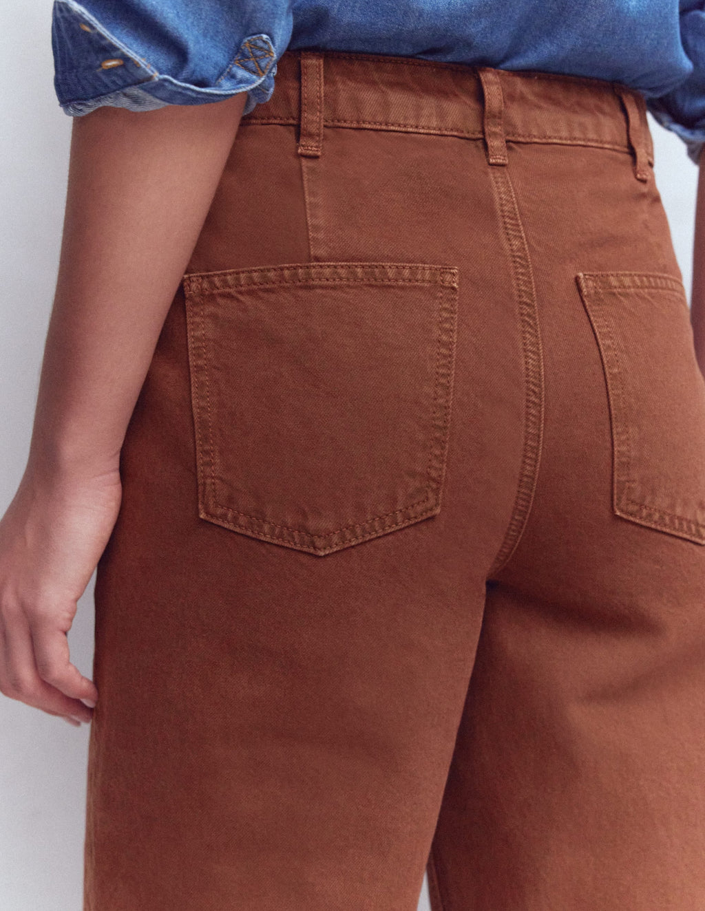 Exposed Button Straight Jeans-Brown