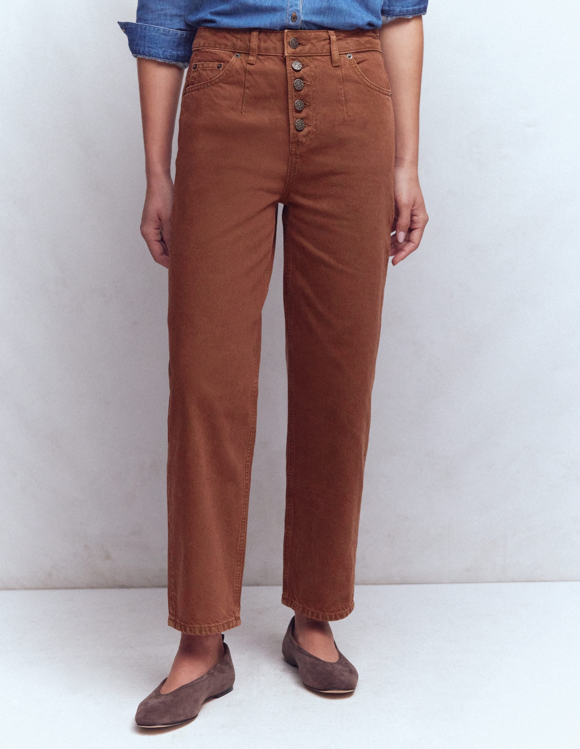 Exposed Button Straight Jeans-Brown