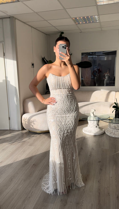 The Elida dress beige