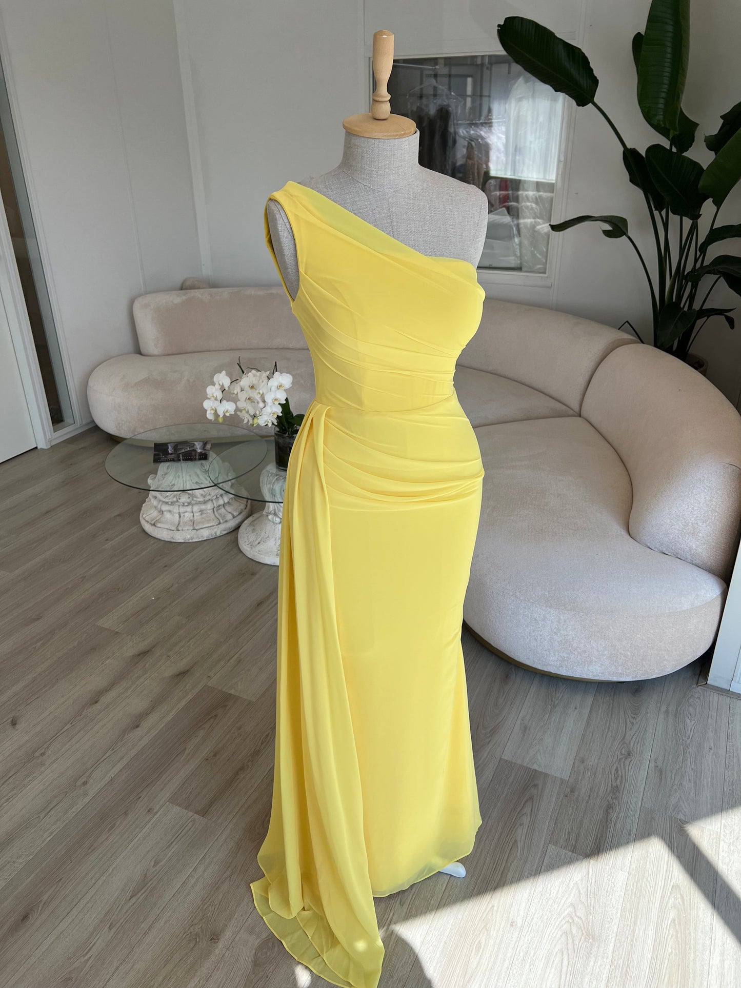 The Vanessa dress yellow