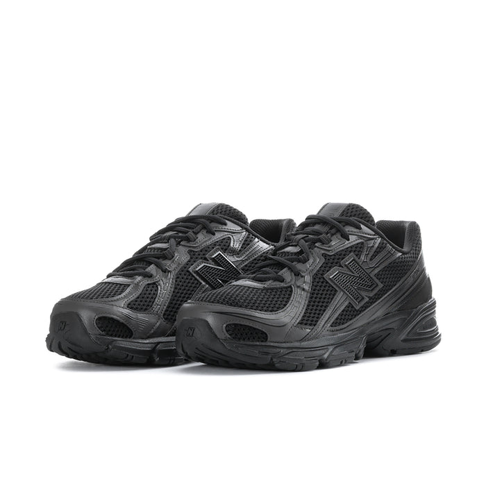 Men's New Balance lace-up running shoes, black with gray N logo and trim