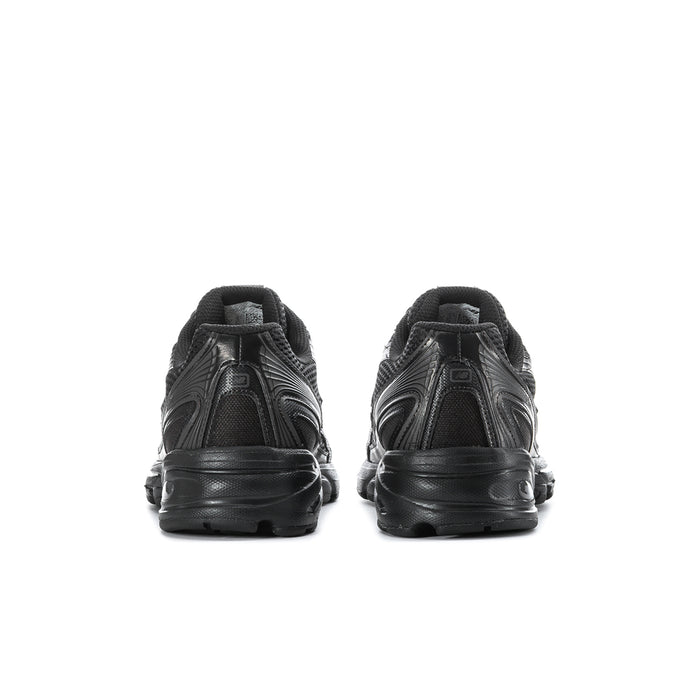 Men's New Balance running shoes heel view, black synthetic upper