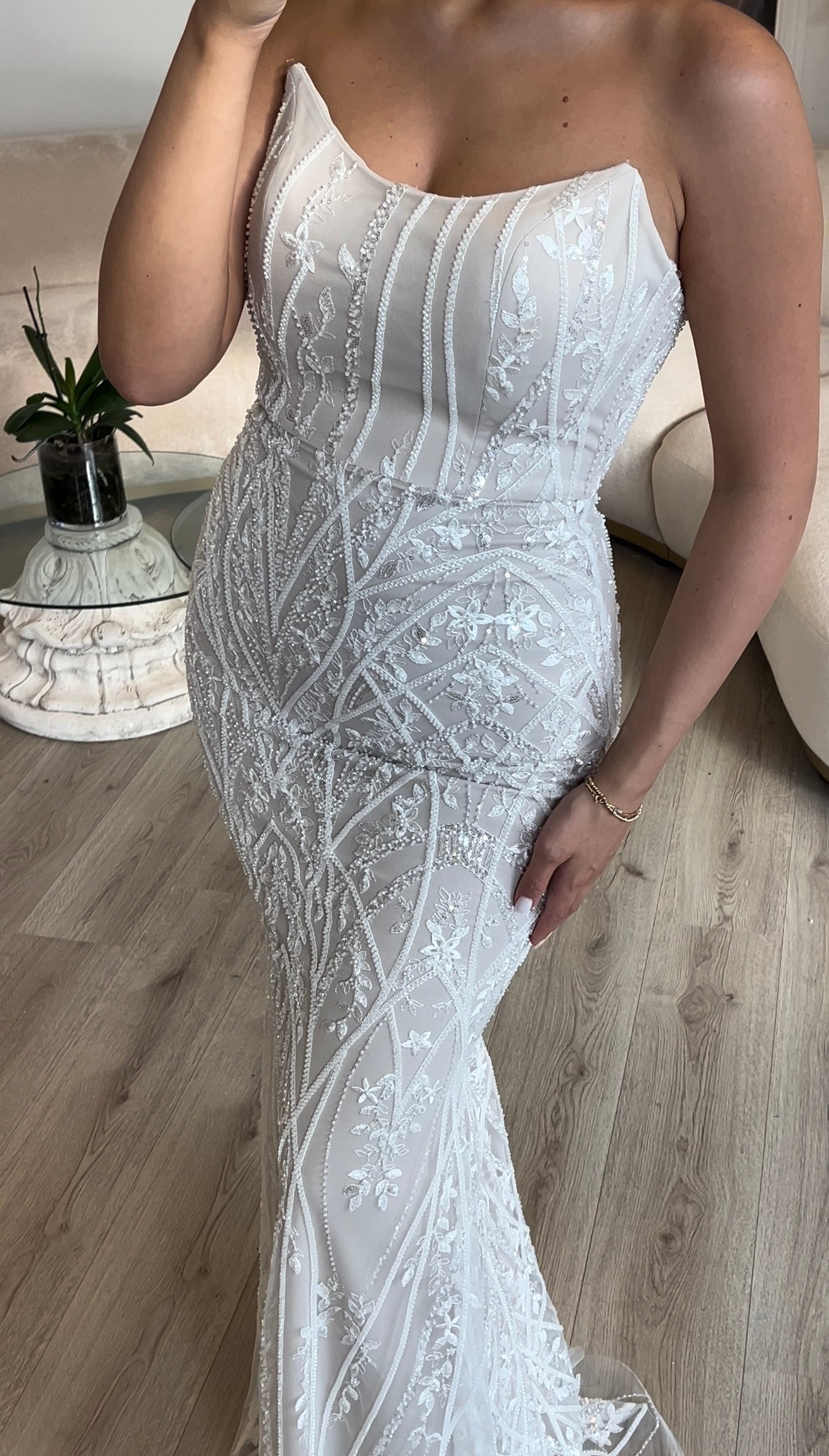 The Elida dress beige