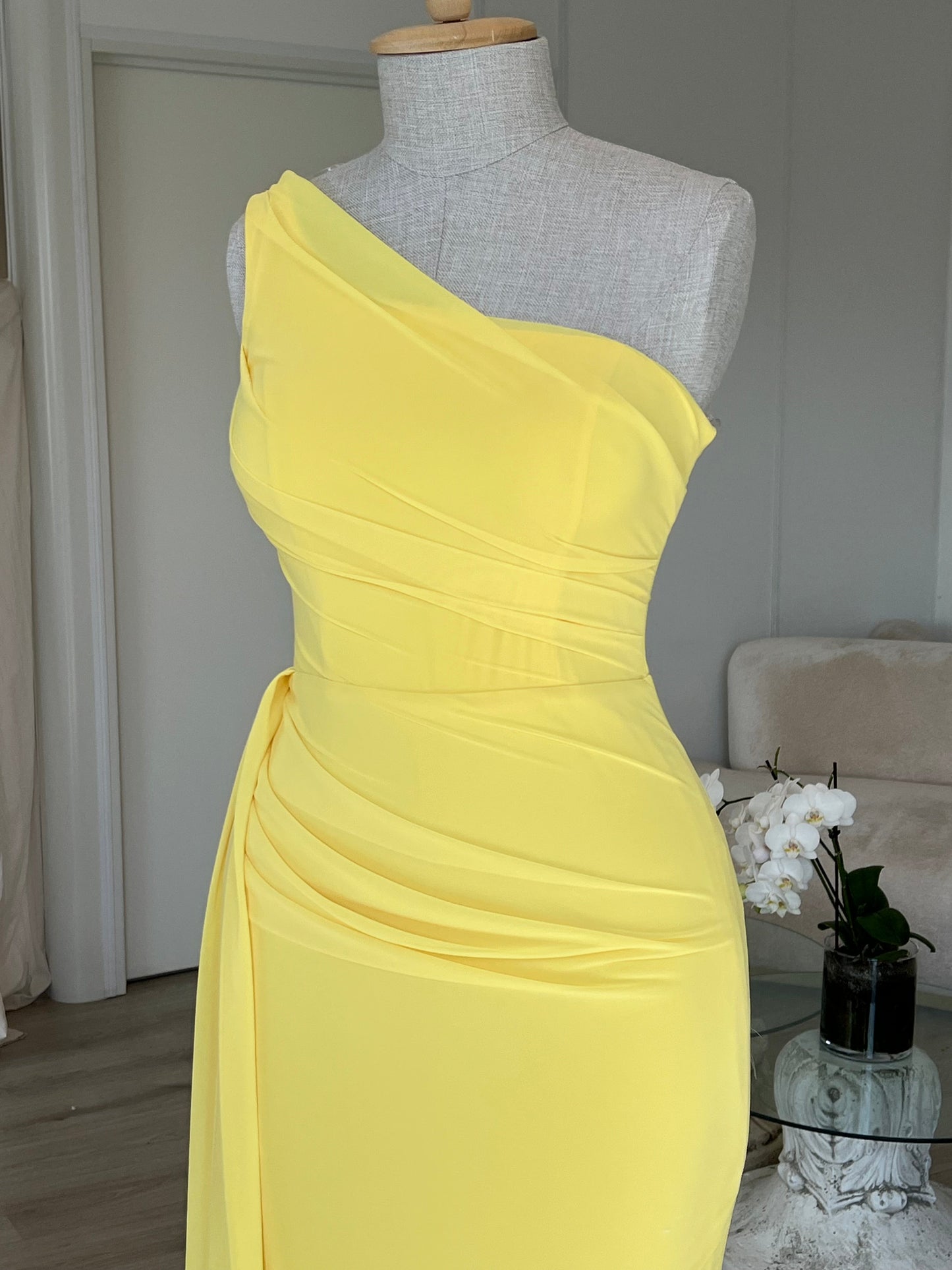 The Vanessa dress yellow