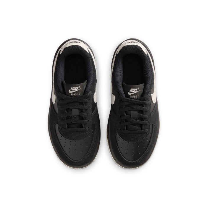 Kids Air Force 1 lace sneakers top view, black with light bone heel tab
