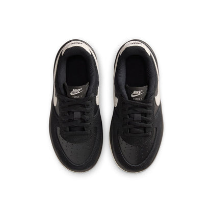 Kids Air Force 1 lace sneakers top view, black with light bone heel tab