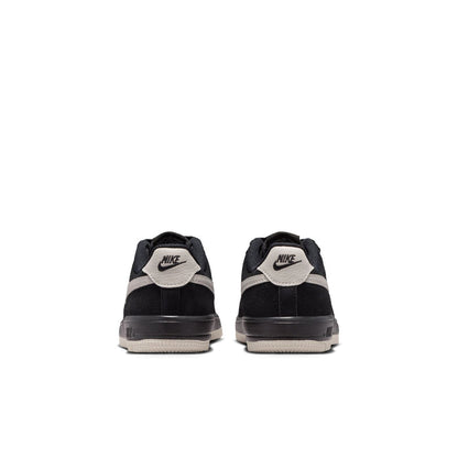 Kids Air Force 1 LV8 2 lace sneakers heel view, black with Nike logo