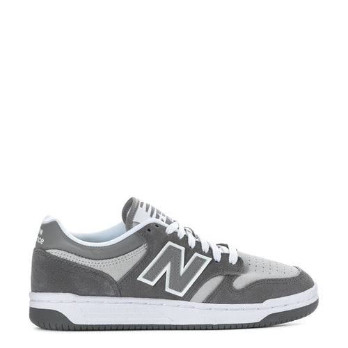 Youth New Balance low-top sneakers in dark gray with white midsole and large 'N' logo
