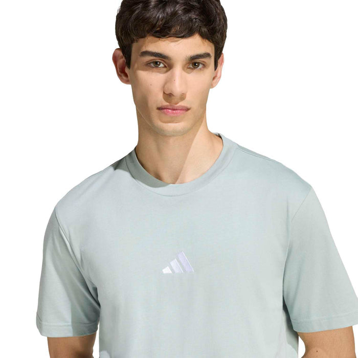 Men's wonder sage short-sleeve tee with round crew neck and small chest logo