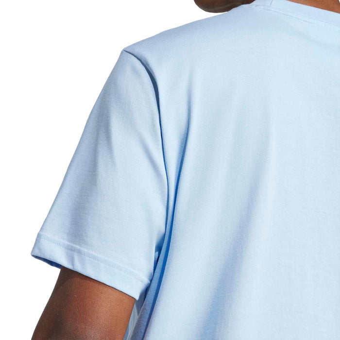 Light blue T-shirt sleeve and shoulder seam