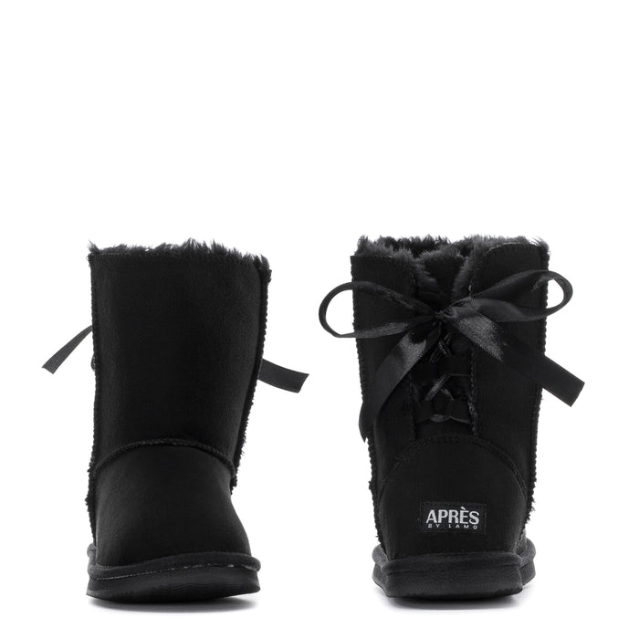 Kids black boots pair with bow ties and “APRES” back label