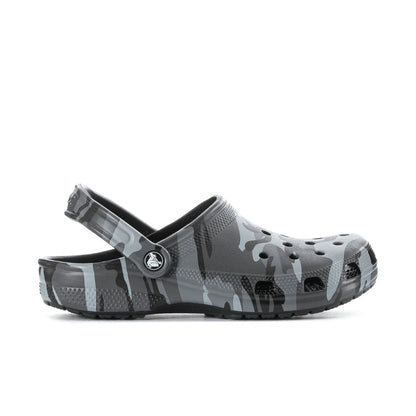 Men's camo clogs with vented upper and adjustable heel strap