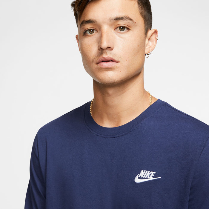 Men's navy crewneck T-shirt with white Nike logo detail