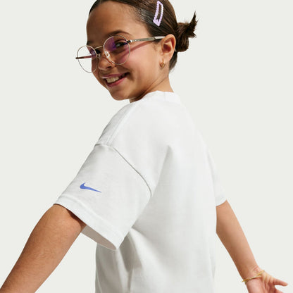 Youth boxy T-shirt in white with blue logo swoosh on sleeve
