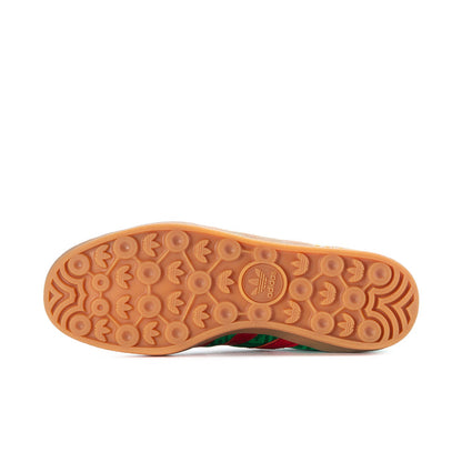 Gum rubber outsole with textured grip for men's indoor sneakers.