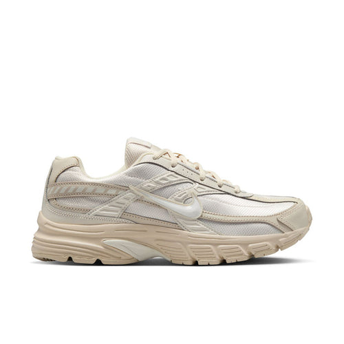 Womens running sneaker in light orewood brown and sail, with lace-up front and logo stripe