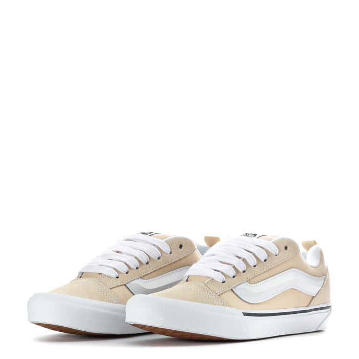 Beige and white low-top women's sneakers, white laces and contrast blue side panels