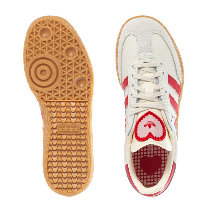 Kids sneakers outsole and toe view, gum tread with cream upper and red stripes