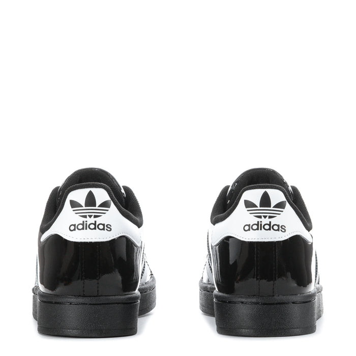 Youth low-top sneakers with adidas logo at heel and black patent back panel