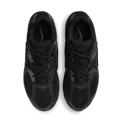 Men's black lace-up sneakers with cushioned tongue and Nike logo on the toe
