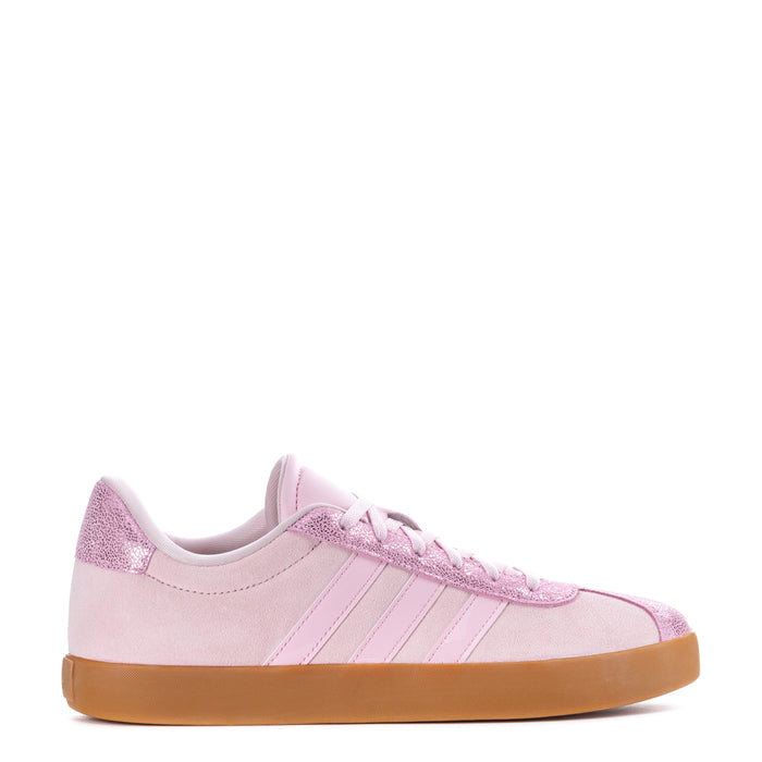 Youth low-top sneakers in light pink with lace-up front and gum rubber sole